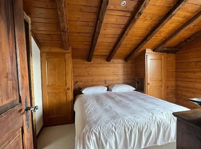 Superb Attic In Les Esserts 베르비에