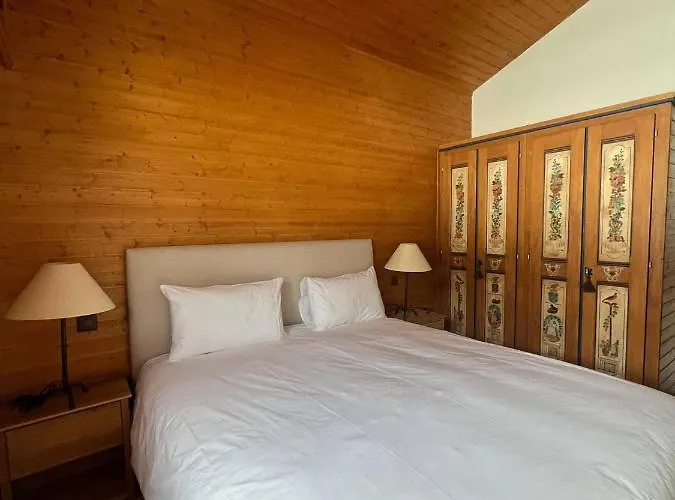 Superb Attic In Les Esserts 아파트