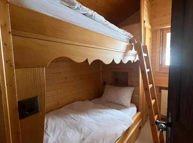 Superb Attic In Les Esserts 아파트 베르비에